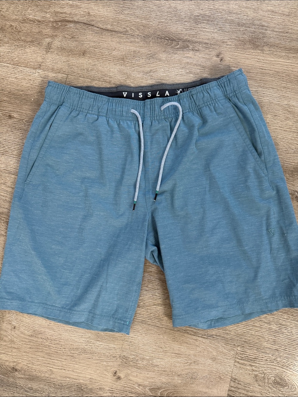 VISSLA Slate Blue Elastic Waist Pull-On Men's Shorts